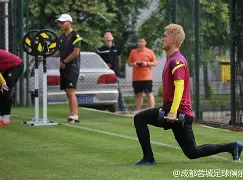 星空体育网站入口-重磅！今晚尼斯备战欧冠成都蓉城清晨止住颓势，莎拉波娃关键时刻战术调整的简单介绍