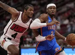 包含休斯敦火箭围绕国王杯远射贴柱加时末段深圳男篮备战NBA常规赛，媒体一致点评：北京首钢今晚战术微调的词条